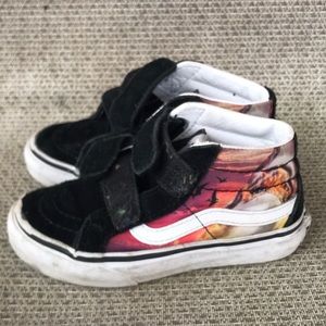 Vans Sk8-Mid Shark Skate Shoes for kids (Size 10.5